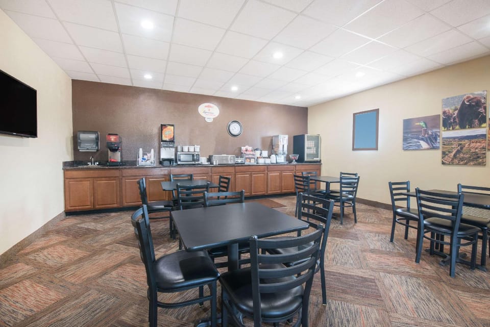 Super 8 By Wyndham Jamestown Hotel in Jamestown