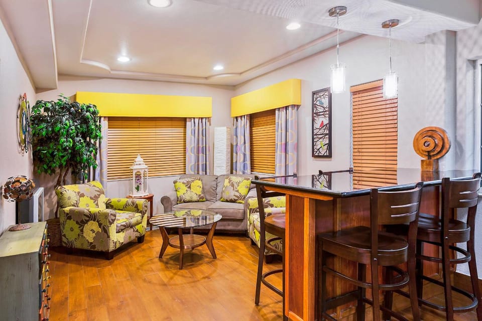 Shared lounge/TV area