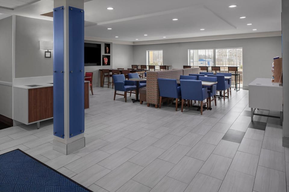 Holiday Inn Express & Suites Asheville SW - Outlet Ctr Area By IHG Hotel in Asheville
