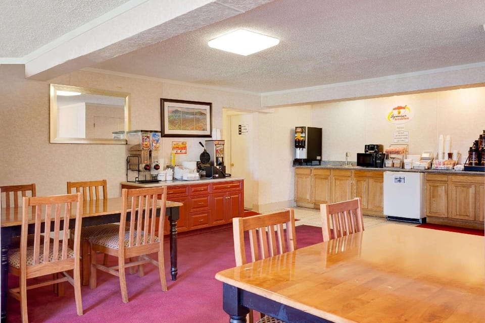Super 8 By Wyndham Eureka Hotel in Eureka