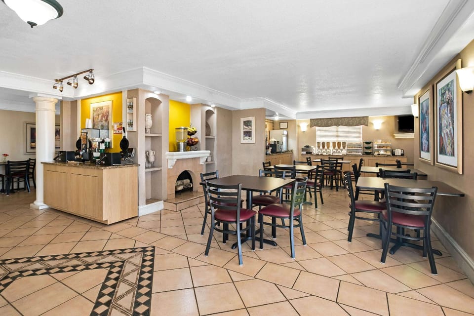 La Quinta Inn by Wyndham El Paso East Lomaland Hotel in Ciudad Juarez