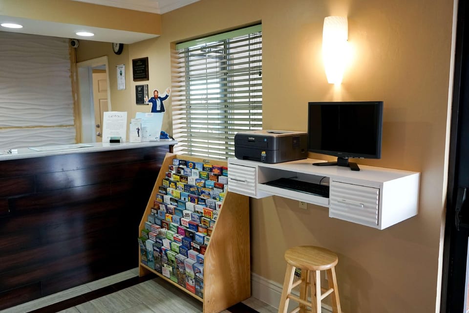 Howard Johnson by Wyndham Salinas Hotel in Salinas