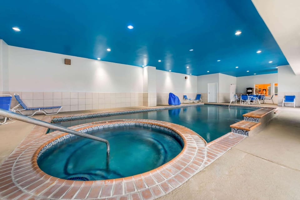 La Quinta Inn & Suites by Wyndham Orange Hotel in Texas
