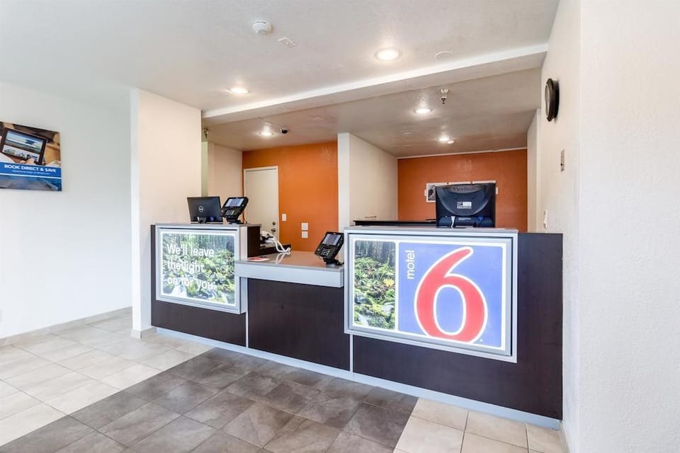 Motel 6 Hotel in Kirkland