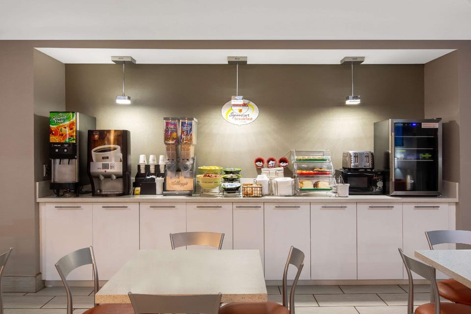 Super 8 By Wyndham Ottawa Hotel in Ozark Mountains