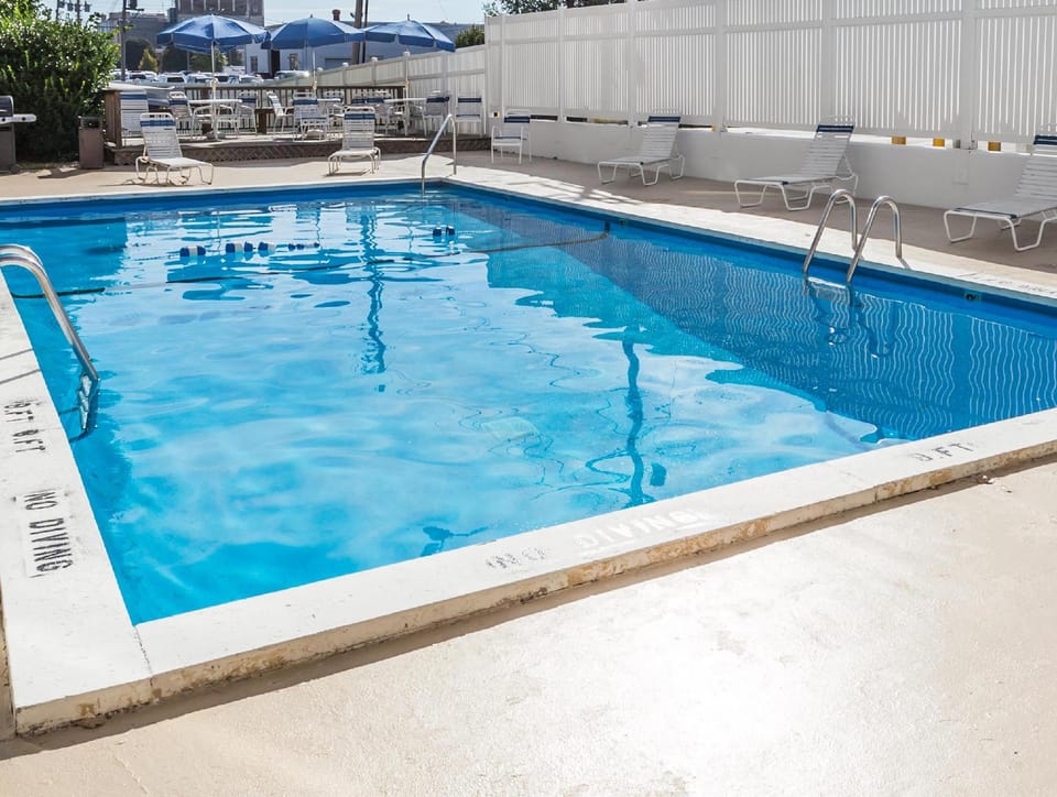 Days Hotel & Conference Center by Wyndham Danville Hotel in Danville