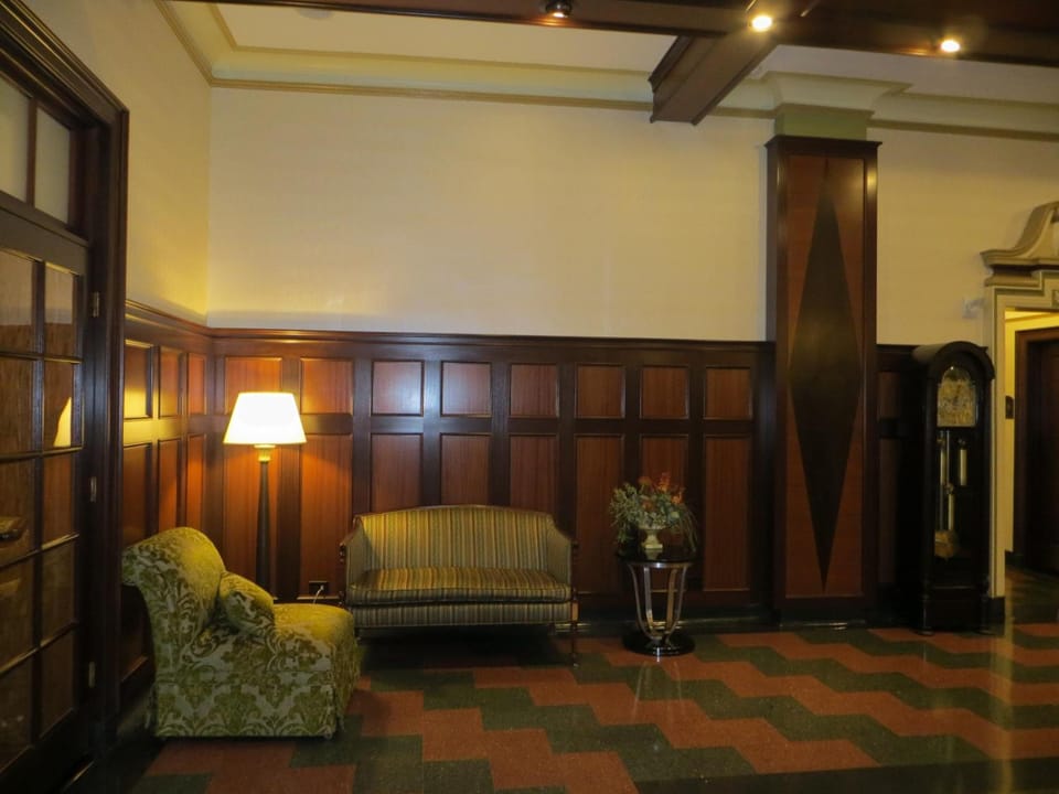 Carleton of Oak Park Hotel in Oak Park