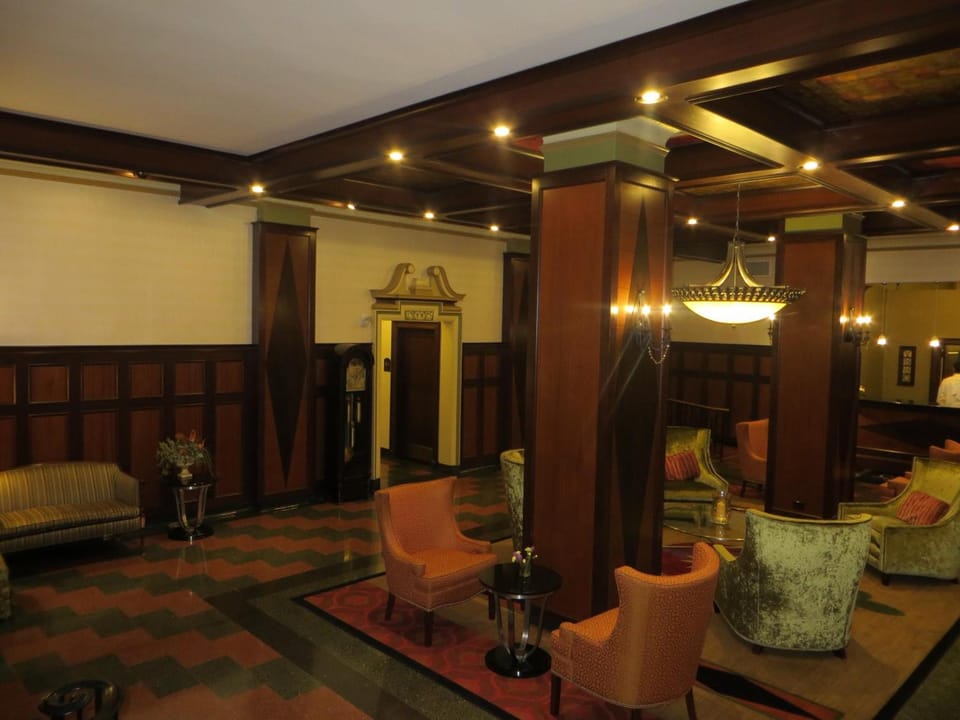 Carleton of Oak Park Hotel in Oak Park