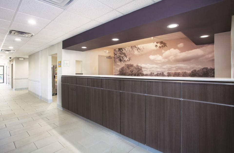 La Quinta Inn & Suites by Wyndham Jackson Airport/Pearl Hotel in Richland