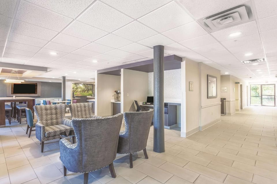 La Quinta Inn & Suites by Wyndham Jackson Airport/Pearl Hotel in Richland