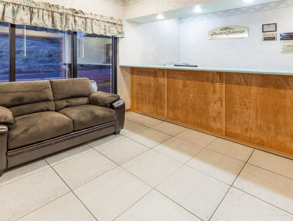 Howard Johnson by Wyndham Roseburg Hotel in Roseburg