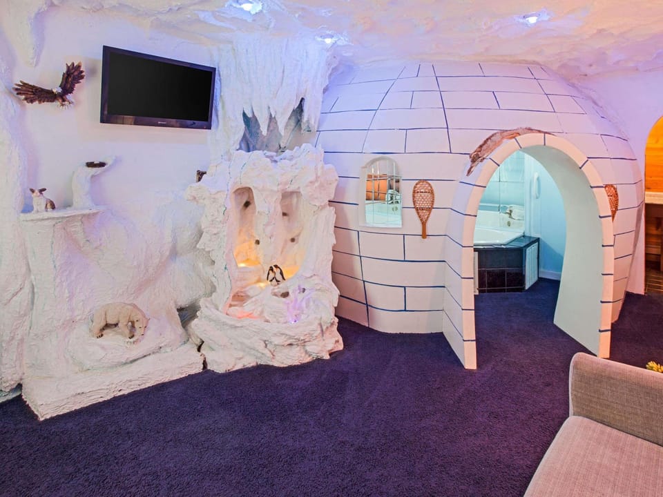 Days Inn & Suites by Wyndham Terre Haute Hotel in Terre Haute