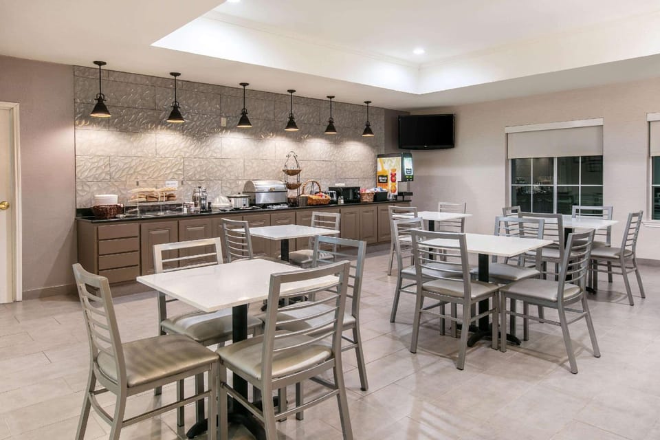 La Quinta Inn & Suites by Wyndham Fredericksburg Hotel in Fredericksburg