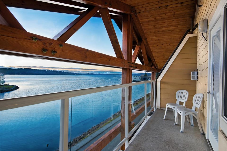 Oxford Suites Silverdale Hotel in Silverdale