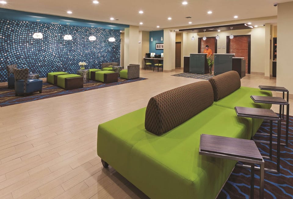 La Quinta Inn & Suites by Wyndham Beeville Hotel in Rio Grande