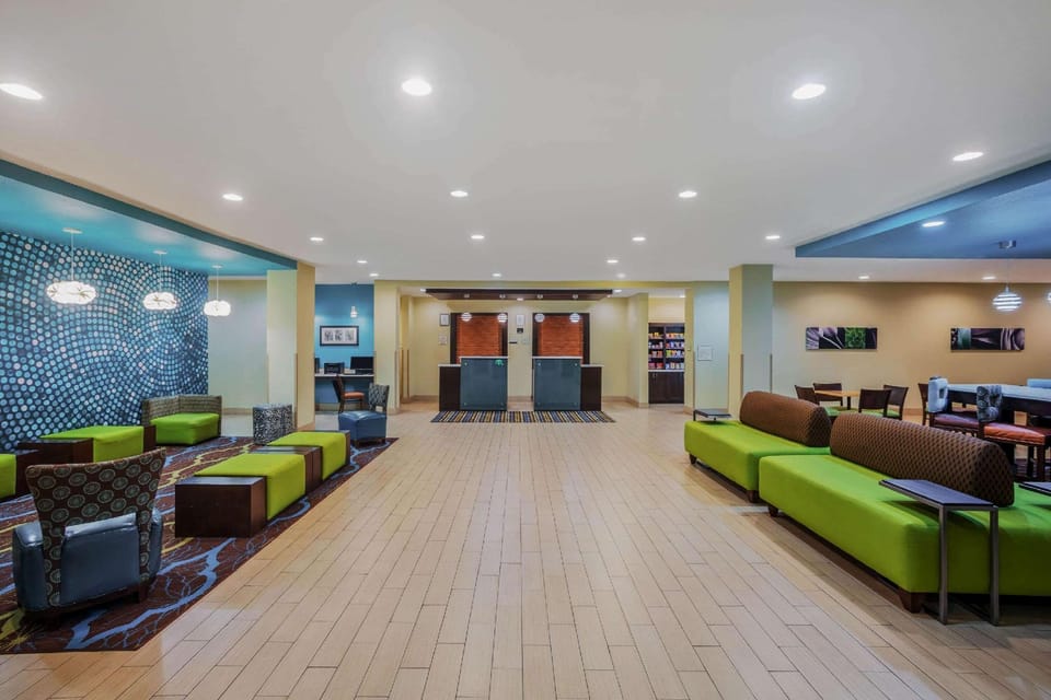 La Quinta Inn & Suites by Wyndham Beeville Hotel in Rio Grande
