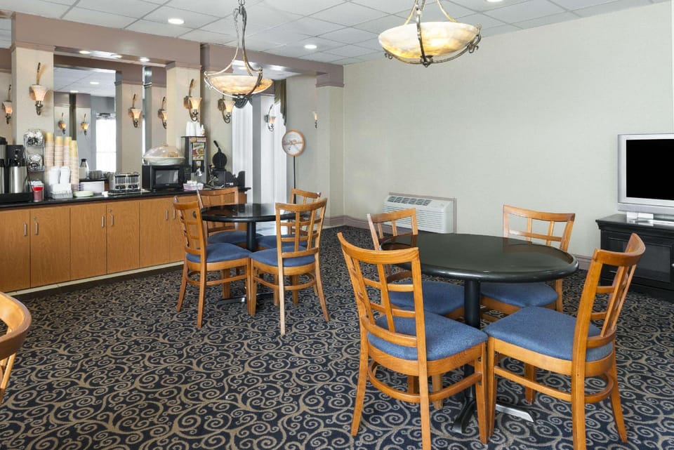 Howard Johnson by Wyndham Newburgh Hotel in Hudson Valley