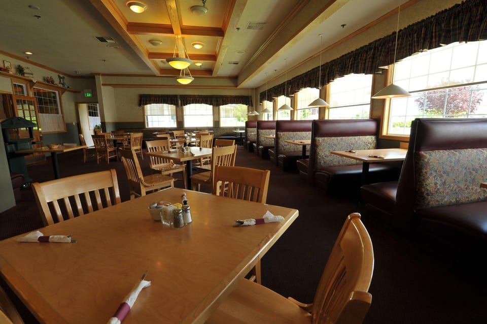 Shilo Inn Suites Hotel - Nampa Suites Hotel in Nampa