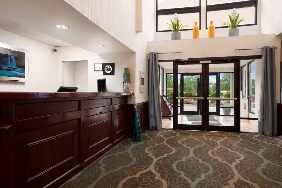 Super 8 By Wyndham Aurora/Naperville Area Hotel in Naperville