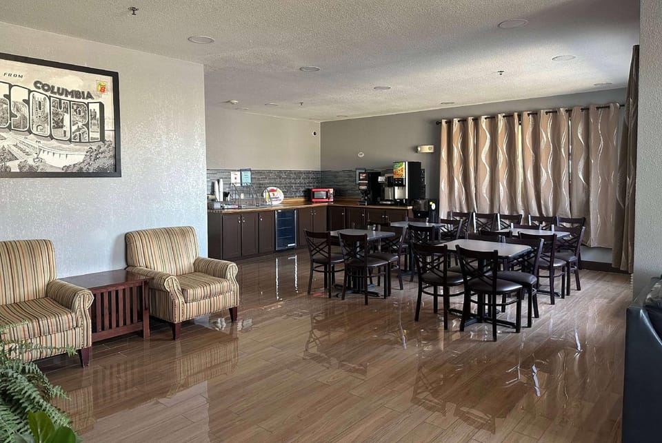 Super 8 By Wyndham Columbia East Hotel in Columbia