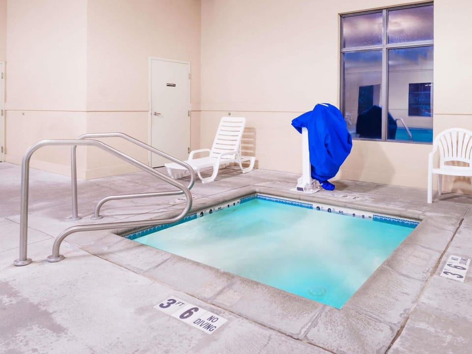 Super 8 By Wyndham Columbia East Hotel in Columbia