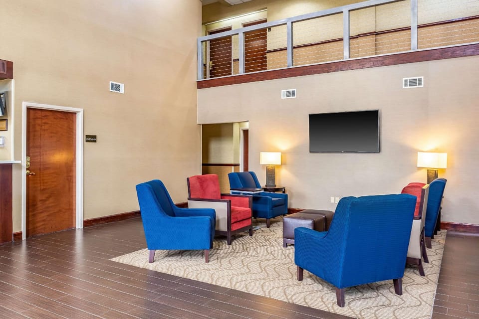 Comfort Suites Warner Robins Hotel in Warner Robins