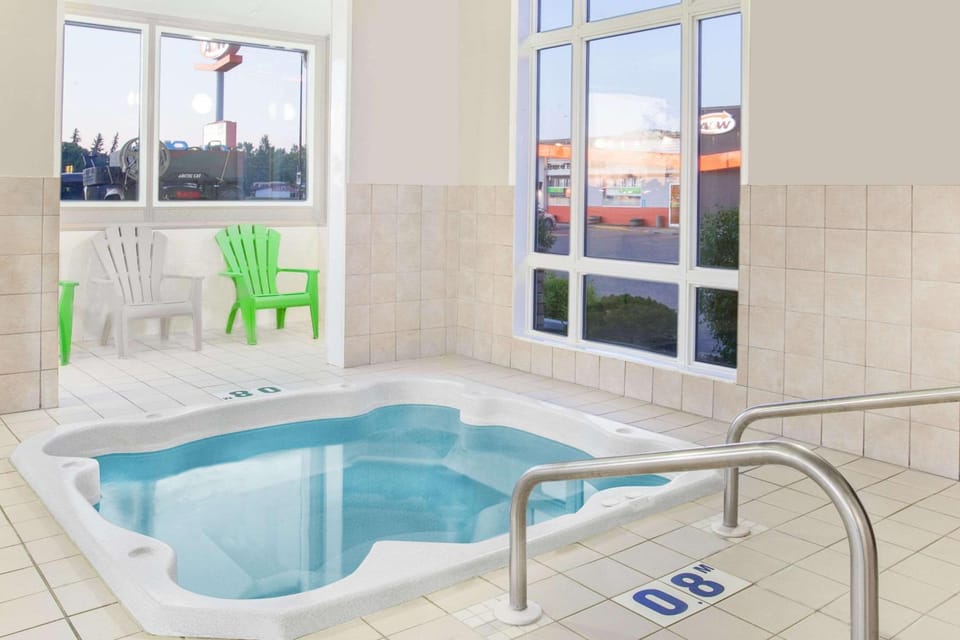 Super 8 By Wyndham Brandon Mb Hotel in Brandon