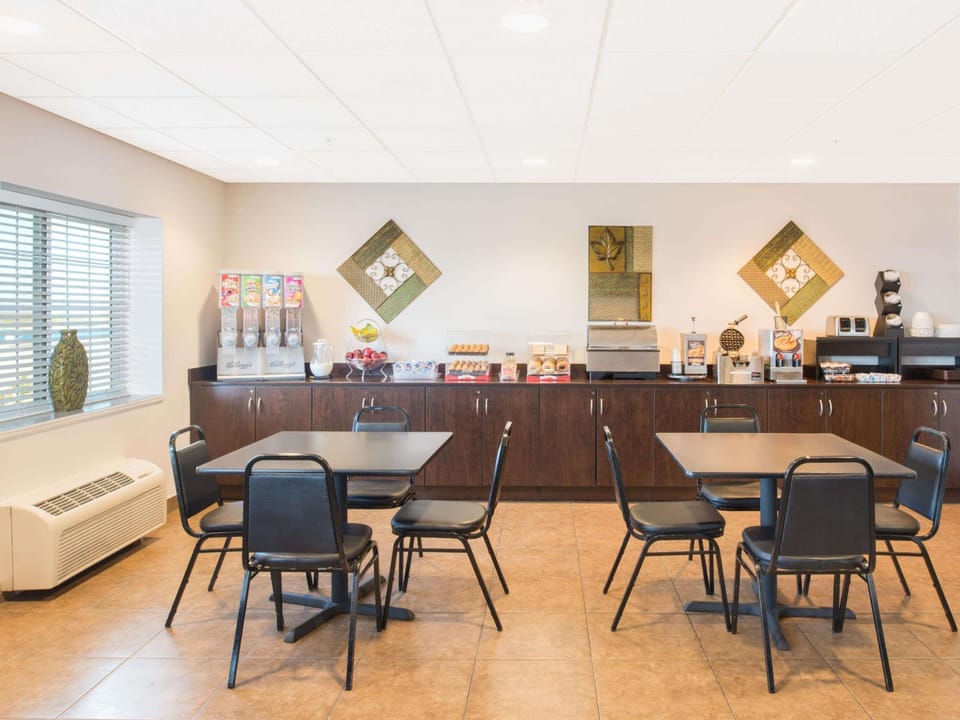 Microtel Inn & Suites by Wyndham Quincy Downtown/River Area Hotel in Quincy