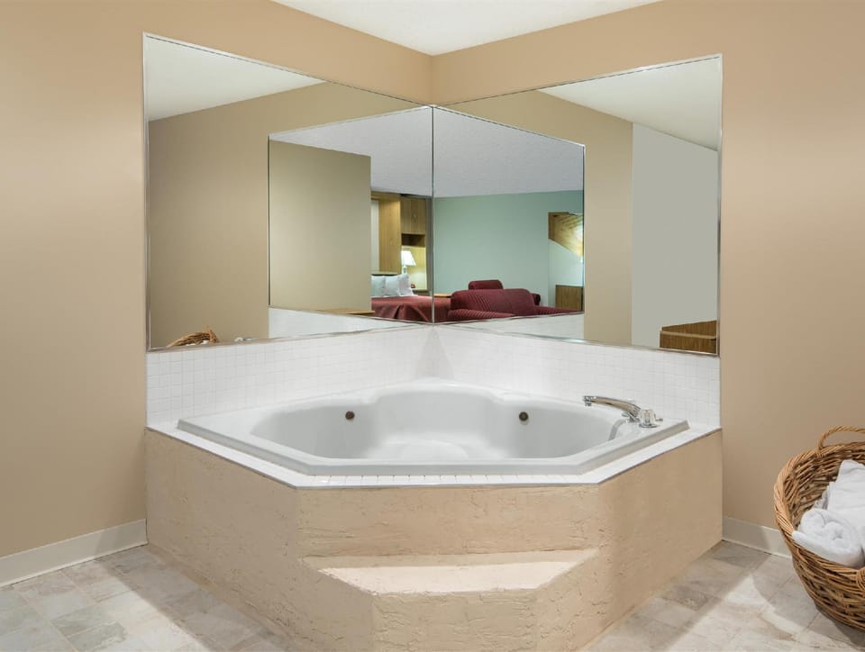 Days Inn by Wyndham Wooster Hotel in Wooster