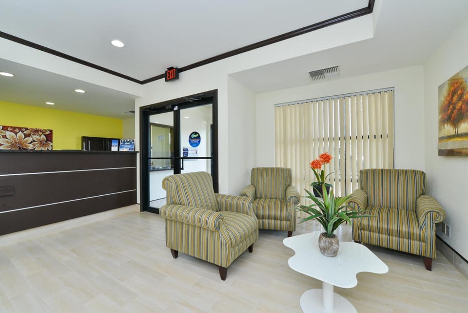 Super 8 By Wyndham Petersburg Hotel in Petersburg