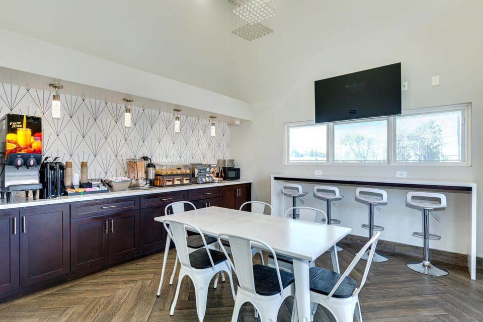 Hotel Seville - Ontario Airport/Chino Motel in Chino
