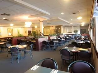 Crestwood Hotel Motel in Hinton