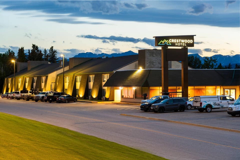 Crestwood Hotel Motel in Hinton