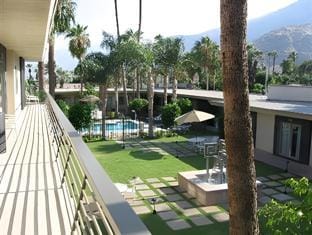 7 Springs Inn & Suites Hotel in Palm Springs