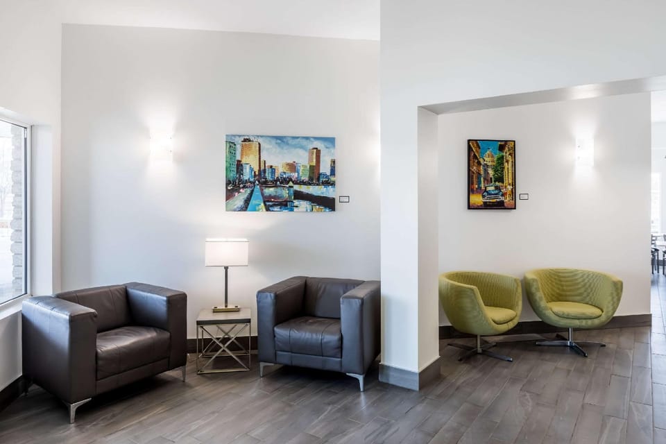 Super 8 By Wyndham Winnipeg West Hotel in Winnipeg