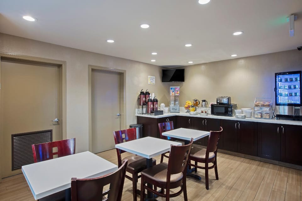 The Hotel 39 Hotel in Midway City