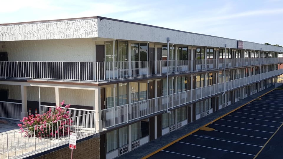 Regency Inn Richmond Hotel in Tuckahoe