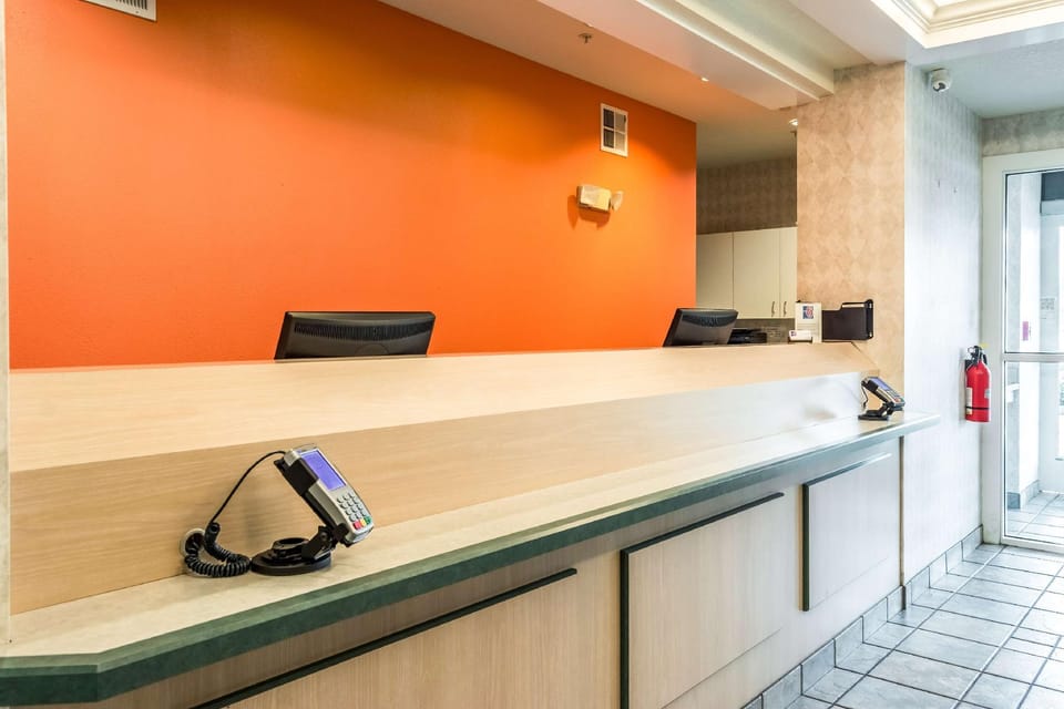 Motel 6 Lincoln City Hotel in Devils Lake