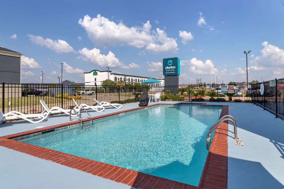 Clarion Pointe Sulphur - Lake Charles Hotel in Sulphur