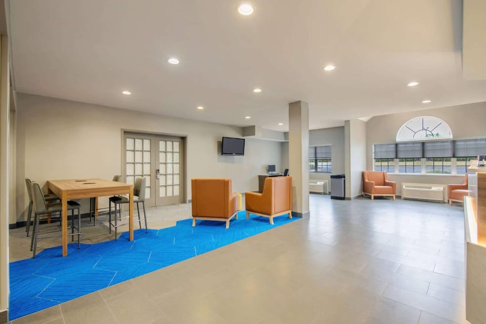 Microtel Inn & Suites by Wyndham Anderson/Clemson Hotel in Lake Hartwell