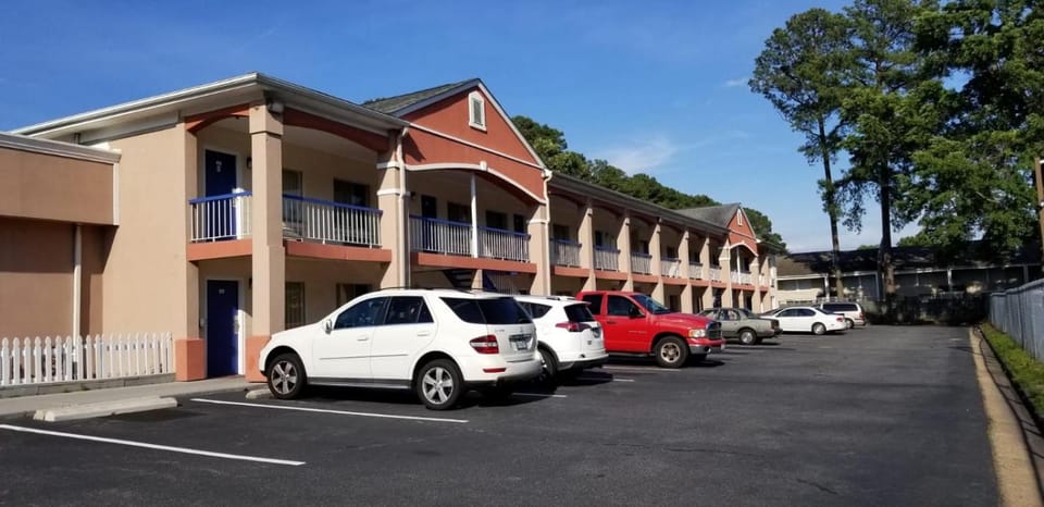 Budget Lodge Hotel in Newport News