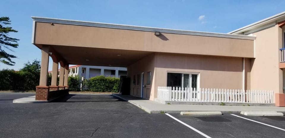 Budget Lodge Hotel in Newport News