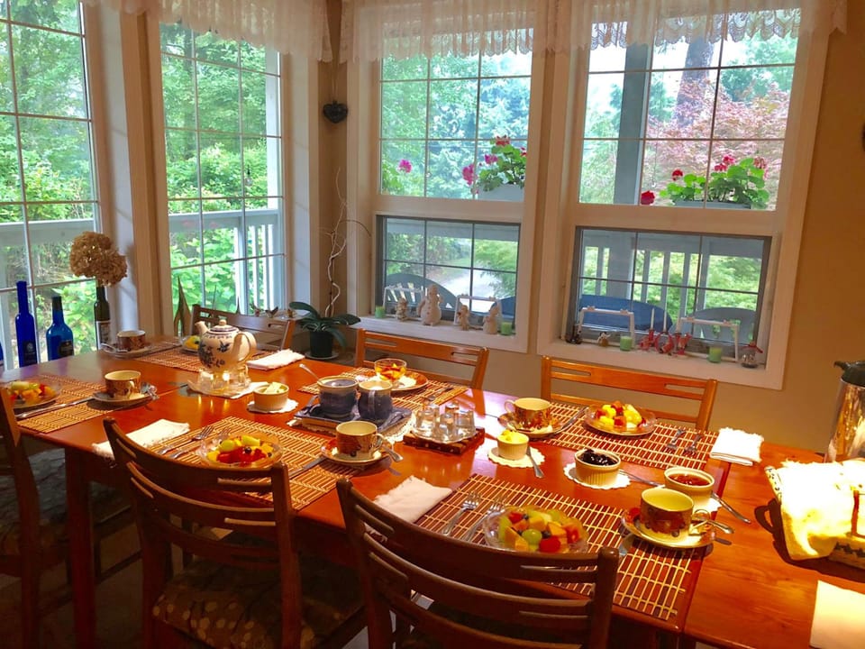 Seafarers Bed & Breakfast Hotel in Tofino