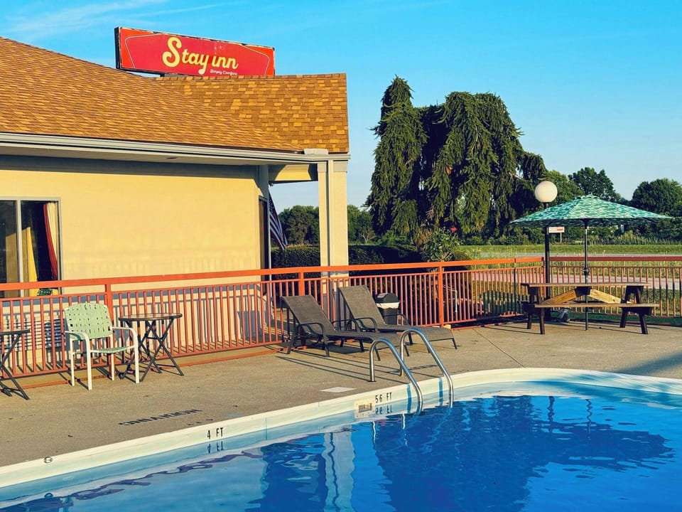 BAYSHORE INN Inn in Lake Erie