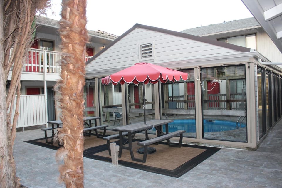 Cedarwood Inn Motel in Ashland