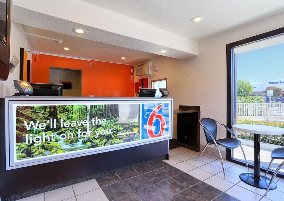 Motel 6 Hotel in Walnut Creek