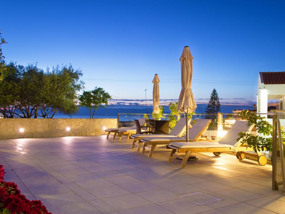Esthisis suites Chania Apartment hotel in Platanias