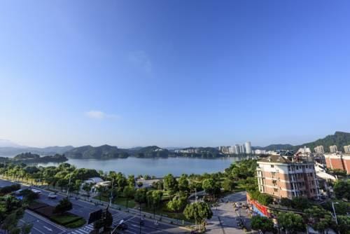 Ivy Lakeview Hotel (Qiandao Lake Scenic Plaza Yintai City Branch) Hotel in Hangzhou