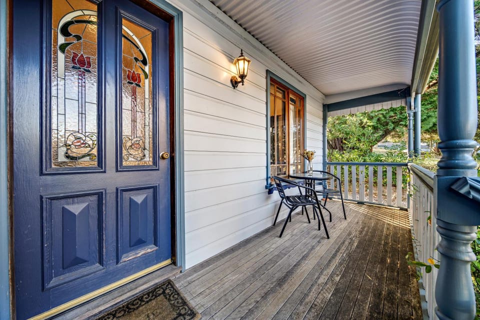 Whispering Pines Chalet & Cottages Resort in Wentworth Falls
