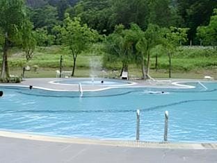 Swimming pool [outdoor]